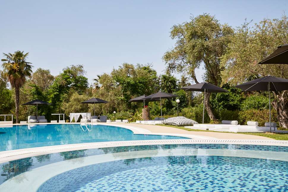 Een foto van het zwembad bij Mr & Mrs White Corfu