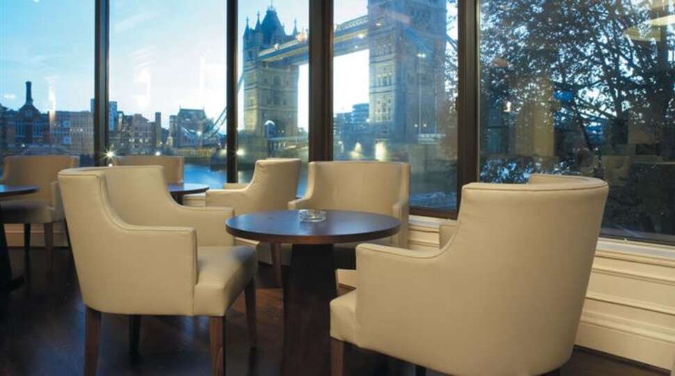 Een foto van het interieur van The Tower Hotel