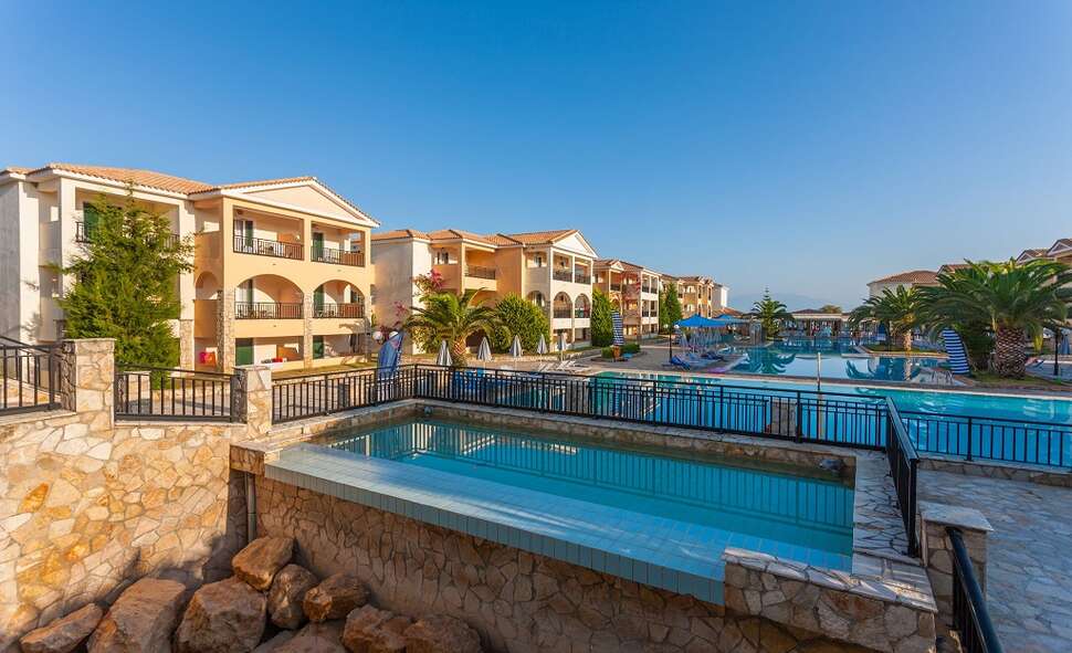 Een foto van het zwembad bij Alykanas Village Resort