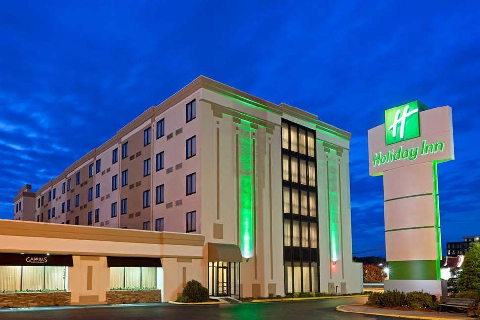 Een foto van de buitenkant van Holiday Inn Hasbrouck Heights Meadowlands