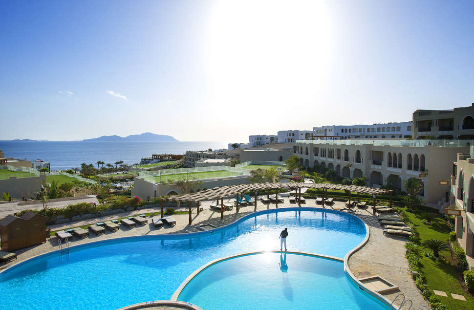 Een foto van het zwembad bij Sunrise Arabian Beach Resort