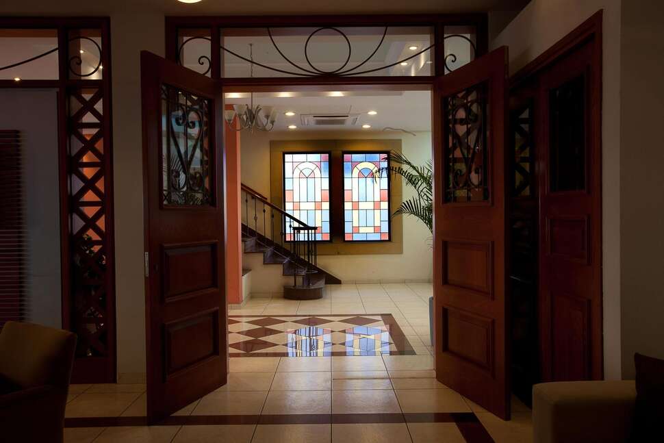 Een foto van het interieur van Pyramos Hotel