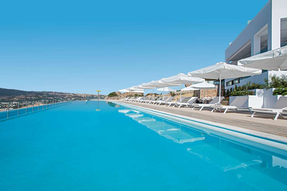 Een foto van het zwembad bij White Rock of Kos