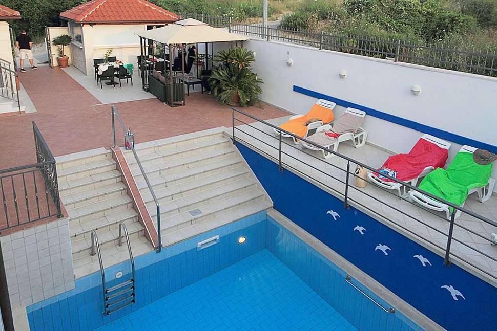 Een foto van het zwembad bij Villa Erna