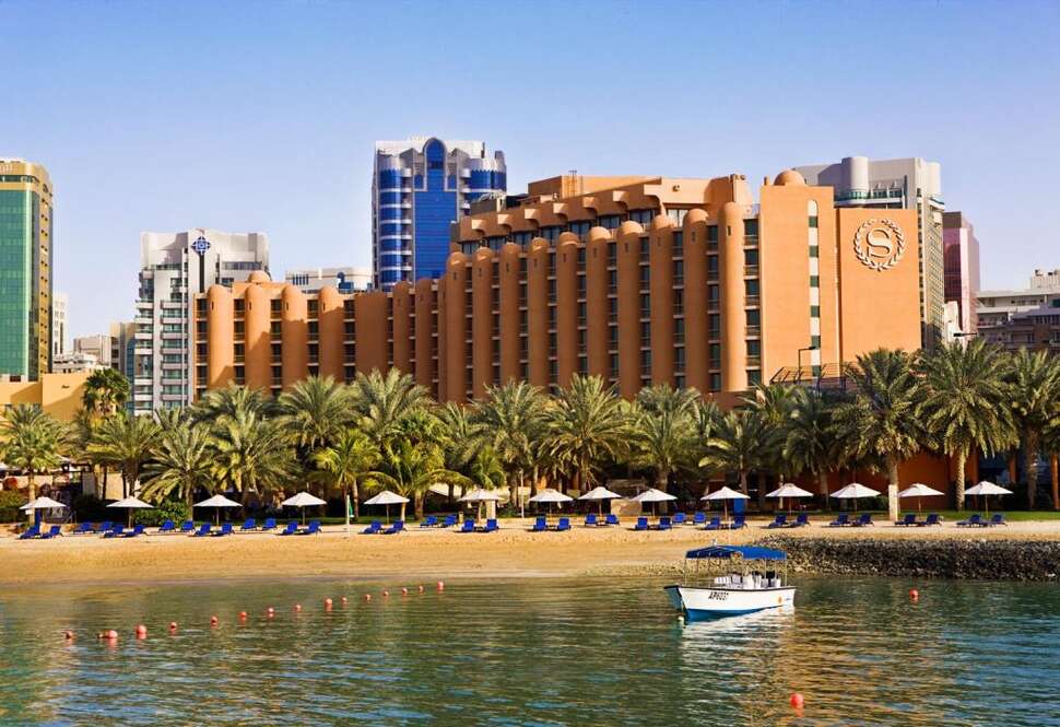 Een foto van de buitenkant van Sheraton Abu Dhabi Hotel & Resort