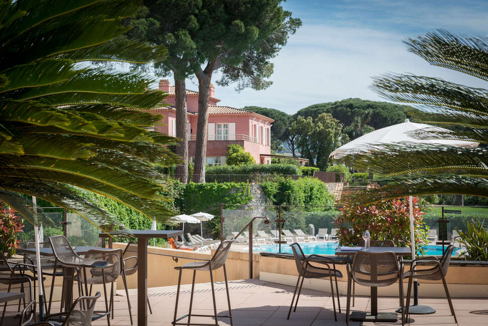 Ein Foto von der Terrasse im Hotel Les Jardins de Sainte-Maxime