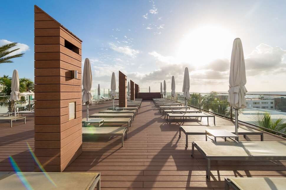 Een foto van het terras bij Appartementen Fariones