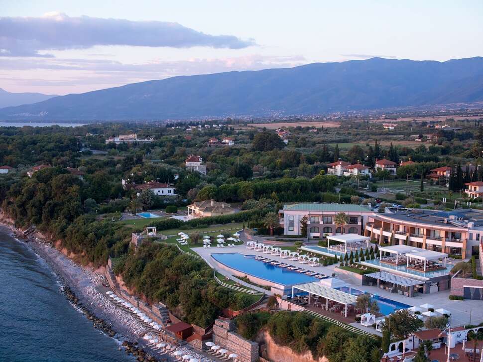 Een foto van het zwembad bij Cavo Olympo Luxury Hotel & Spa