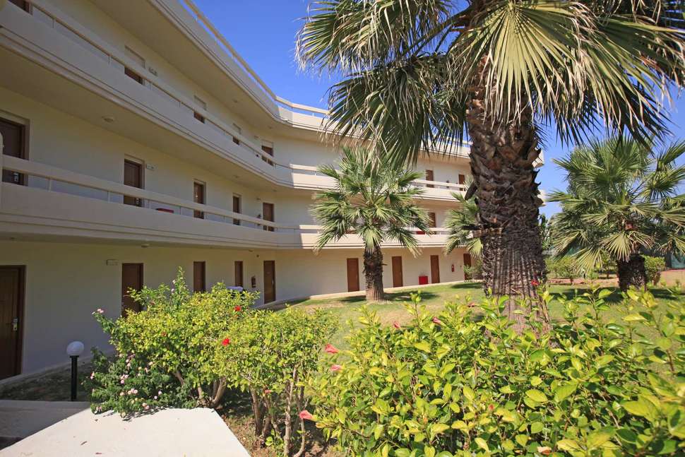 Een foto van de buitenkant van Delfinia Resort