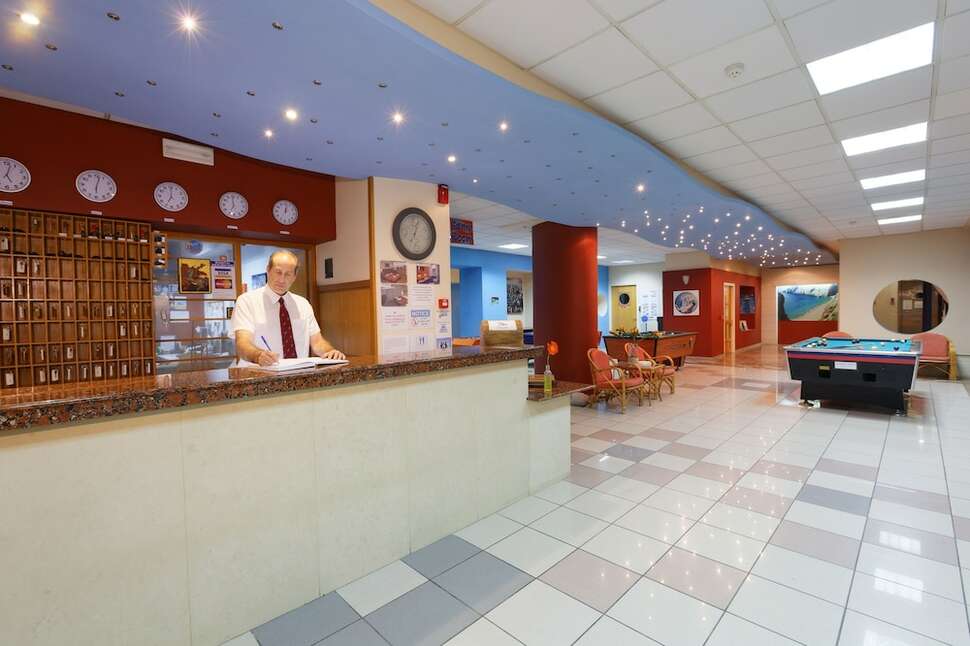 Een foto van het interieur van Agrabella Hotel