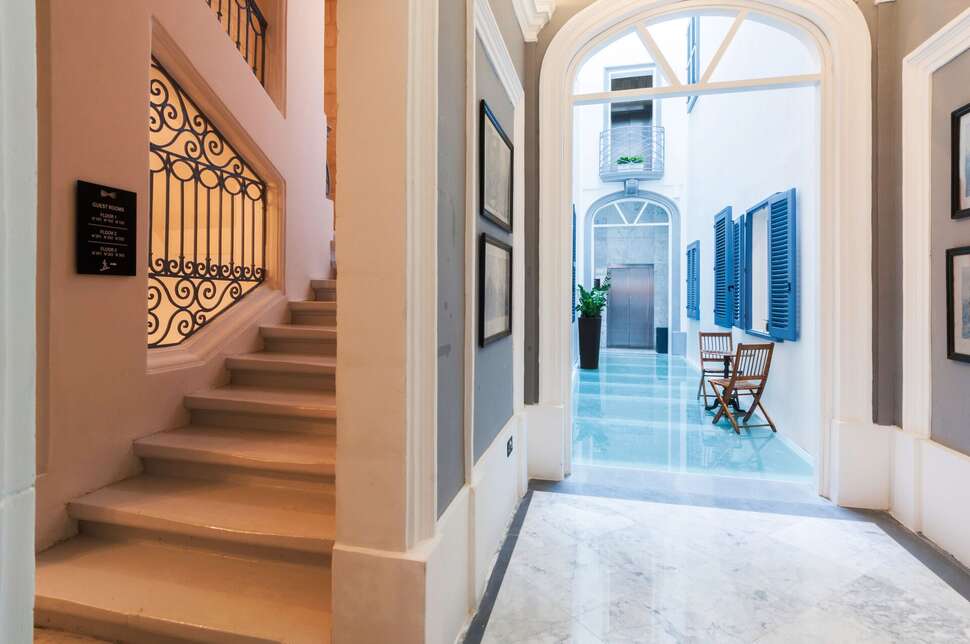 Een foto van het interieur van AX The Saint John