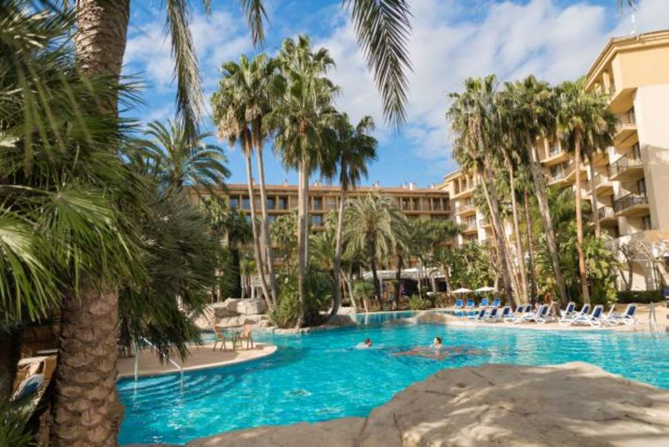 Een foto van het zwembad bij Allsun Hotel Estrella & Coral de Mar