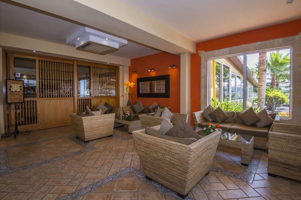 Een foto van het interieur van Hovima Jardin Caleta