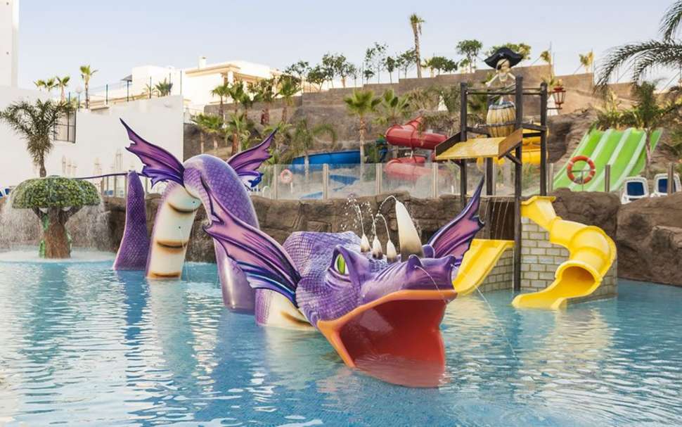 Een foto van het zwembad bij Globales Los Patos Park