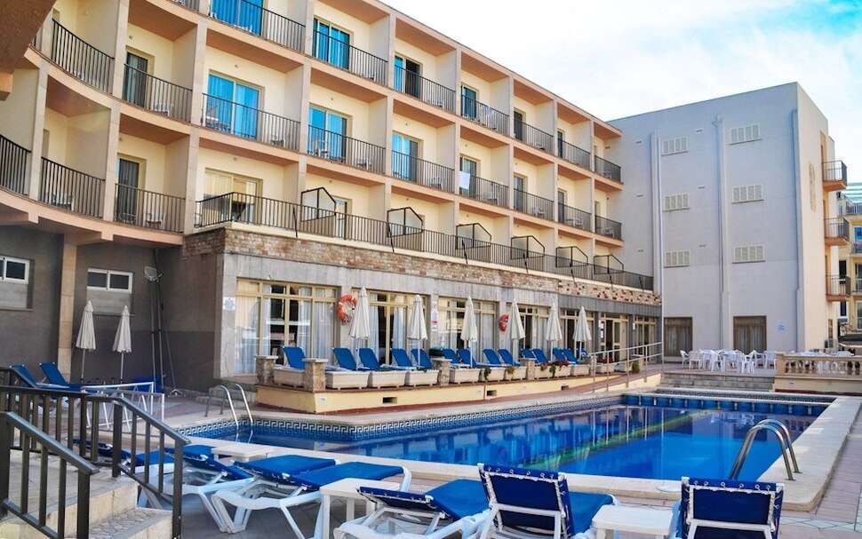 Een foto van het zwembad bij Hotel Iris Mallorca