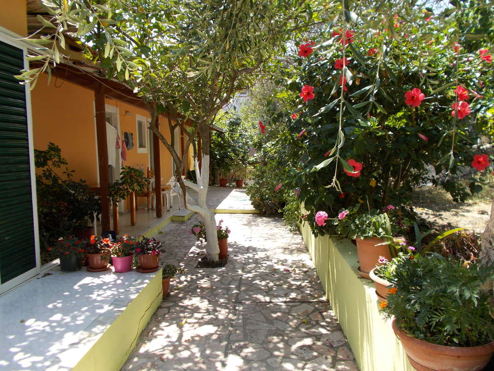 Een foto van de buitenkant van Kavos Fantasia Complex