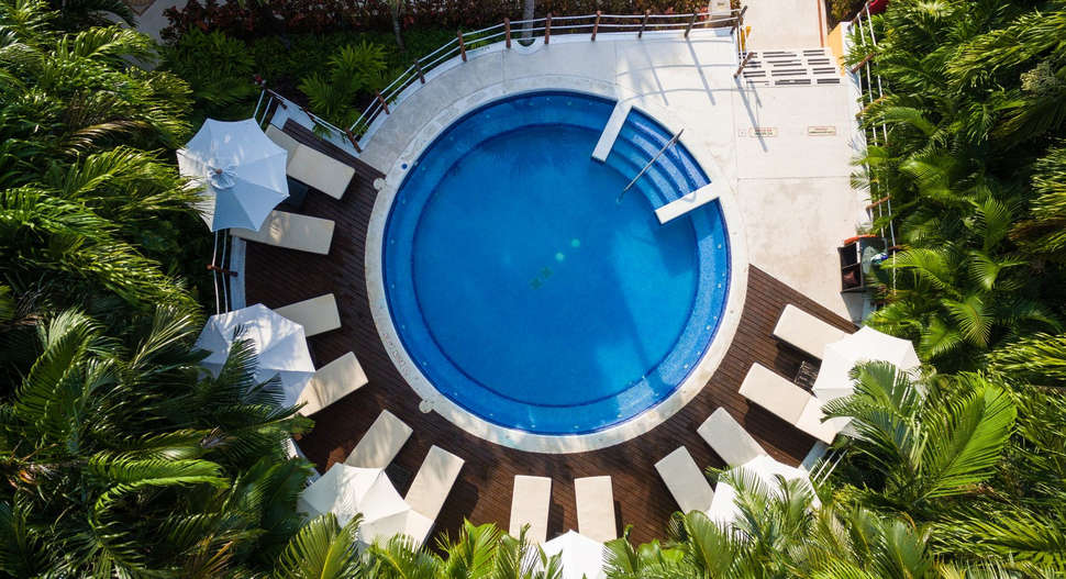 Een foto van het zwembad bij Occidental Cozumel