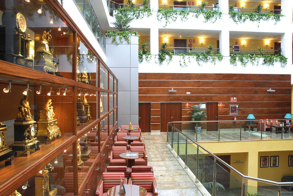 Een foto van het interieur van Senator Granada Spa Hotel