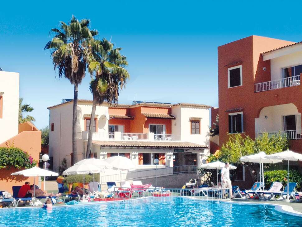 Een foto van het zwembad bij Cabot Club Torreblanca