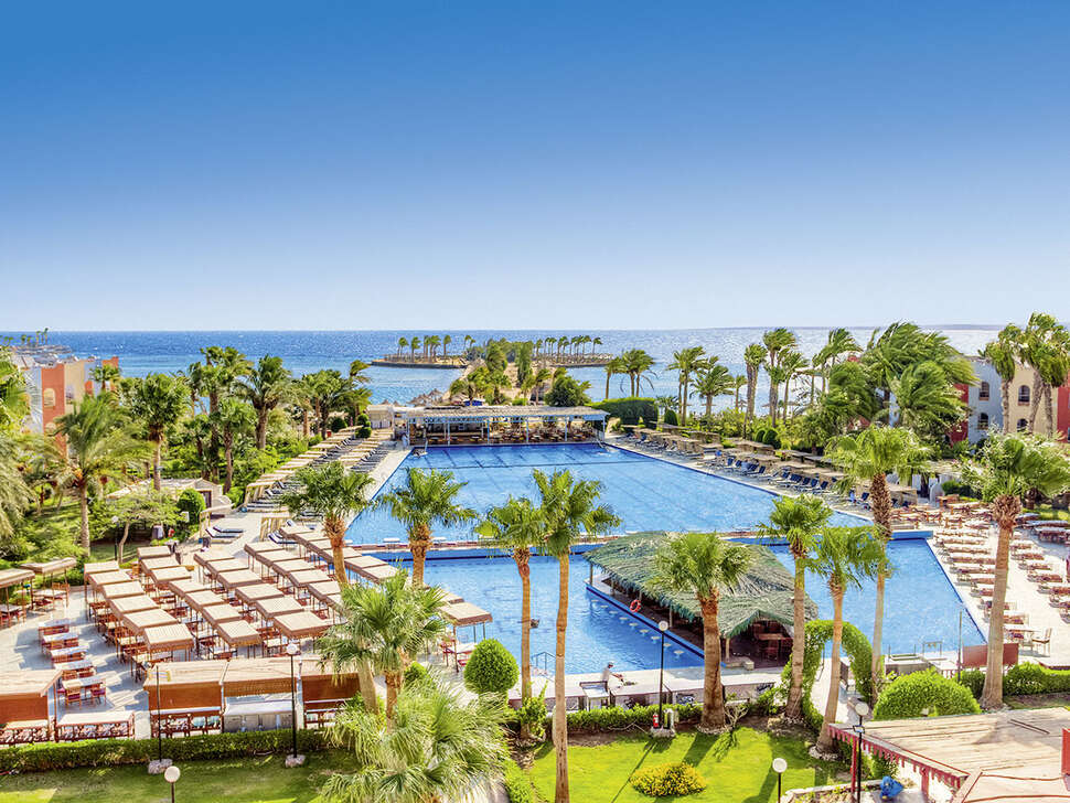 Een foto van het zwembad bij Arabia Azur Resort