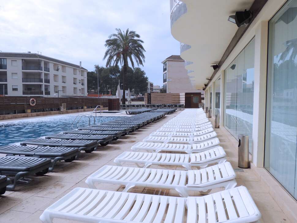Een foto van het zwembad bij Hotel Cesar Augustus