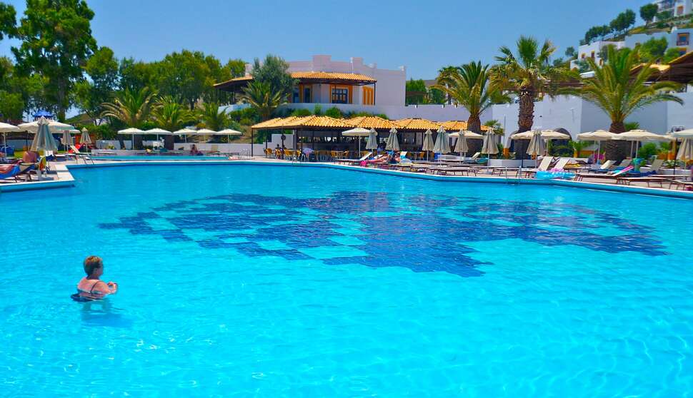 Een foto van het zwembad bij Lagas Aegean Village