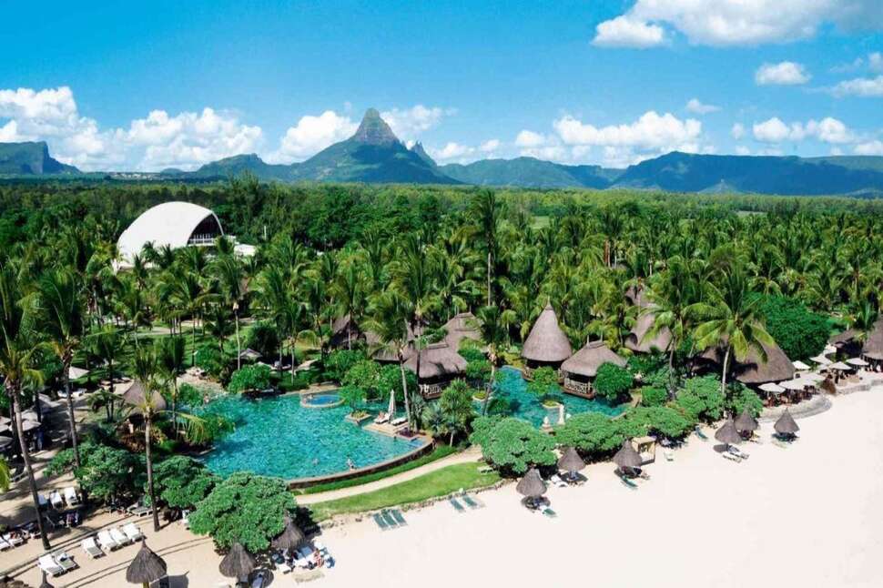 Een foto van een overzicht van La Pirogue A Sun Resort