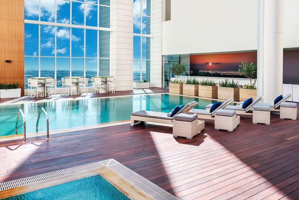 Ein Foto vom Pool im Marriott Downtown Abu Dhabi