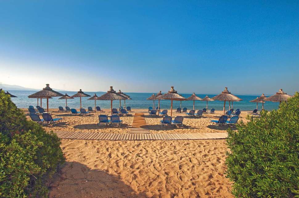 Een foto van het strand bij Blue Dolphin Hotel