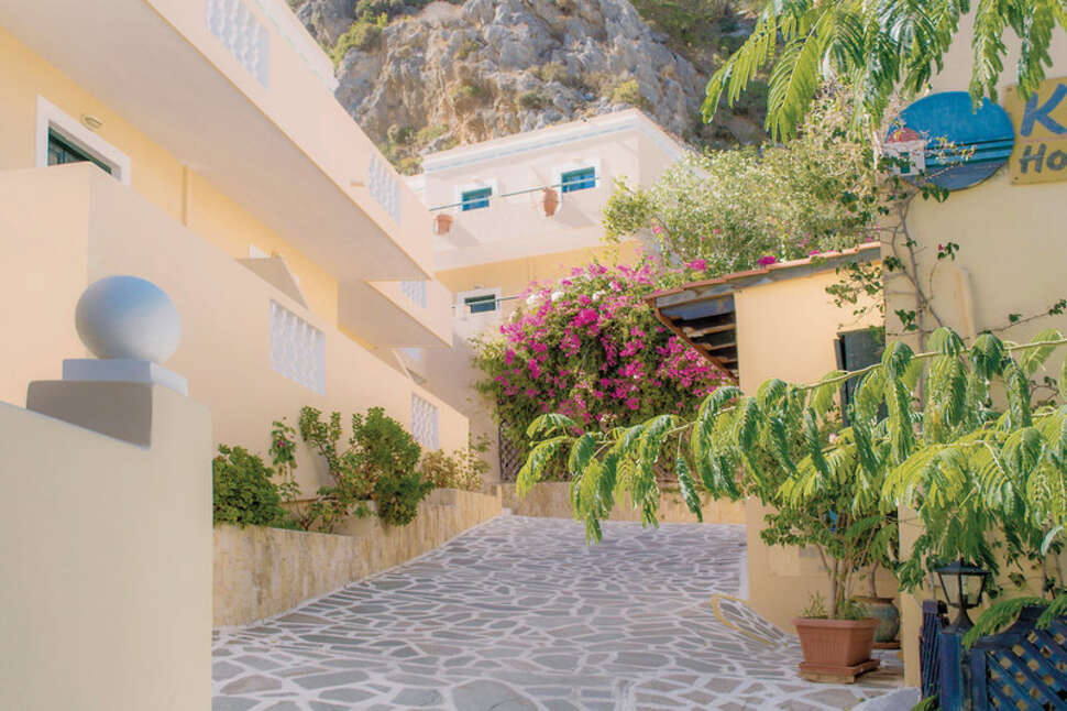 Ein Foto von der Außenansicht des Kyra Panagia Hotel