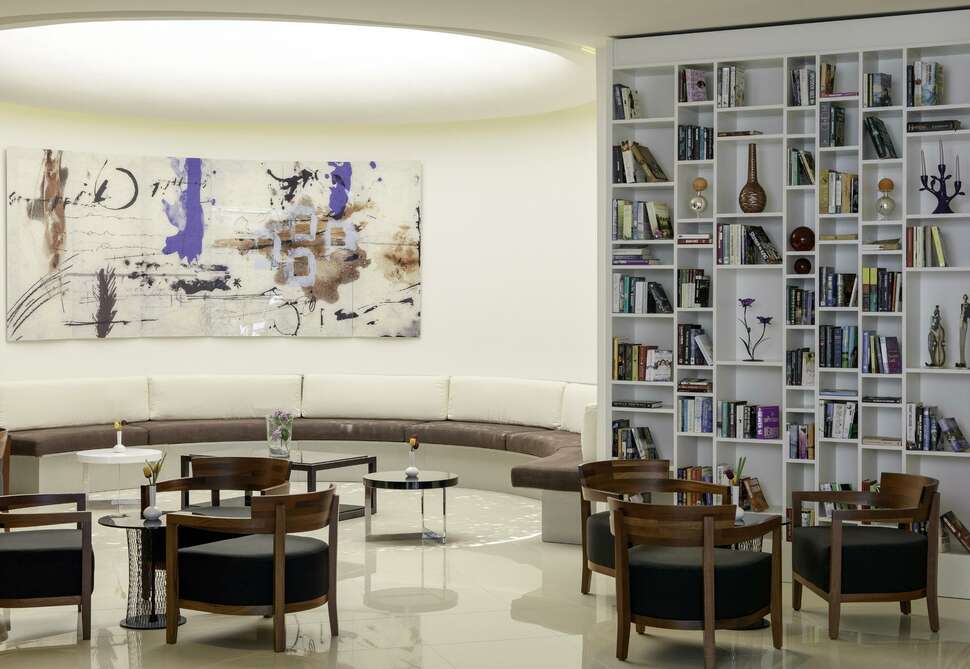 Een foto van het interieur van H10 White Suites