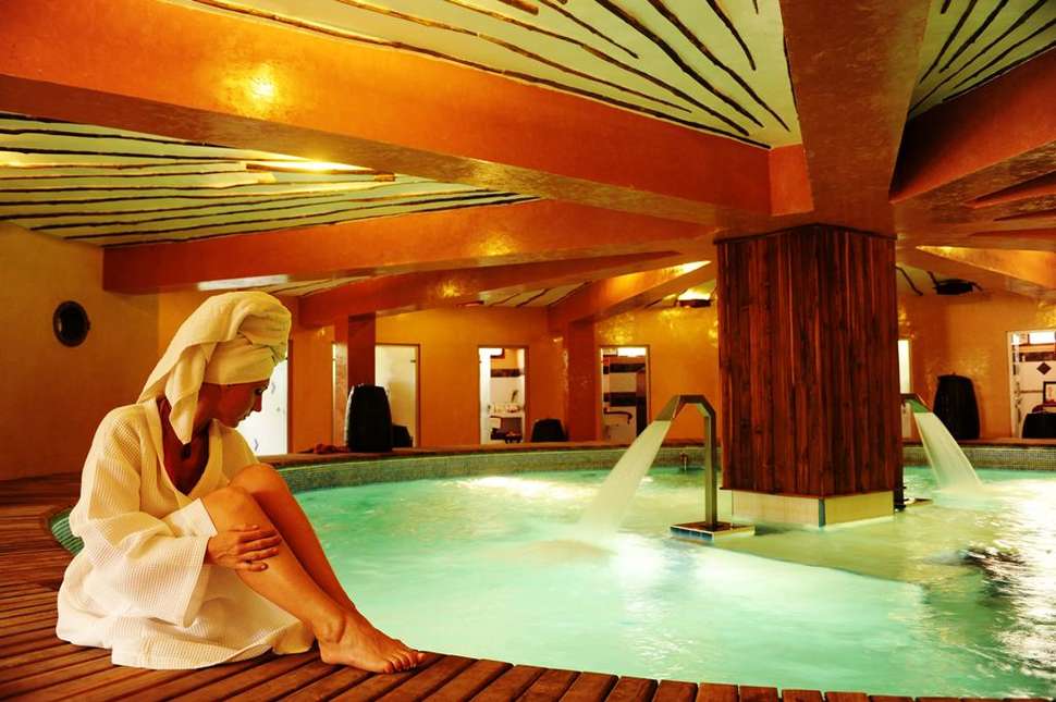 Een foto van het zwembad bij Lamantin Beach Hotel Resort & Spa