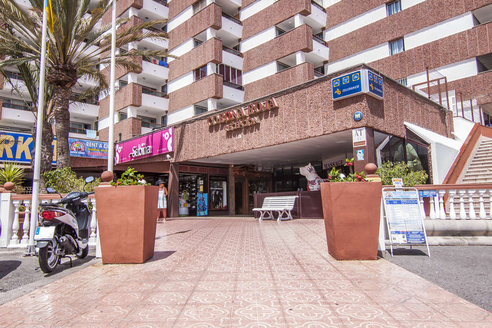Een foto van de buitenkant van Appartementen Corona Roja