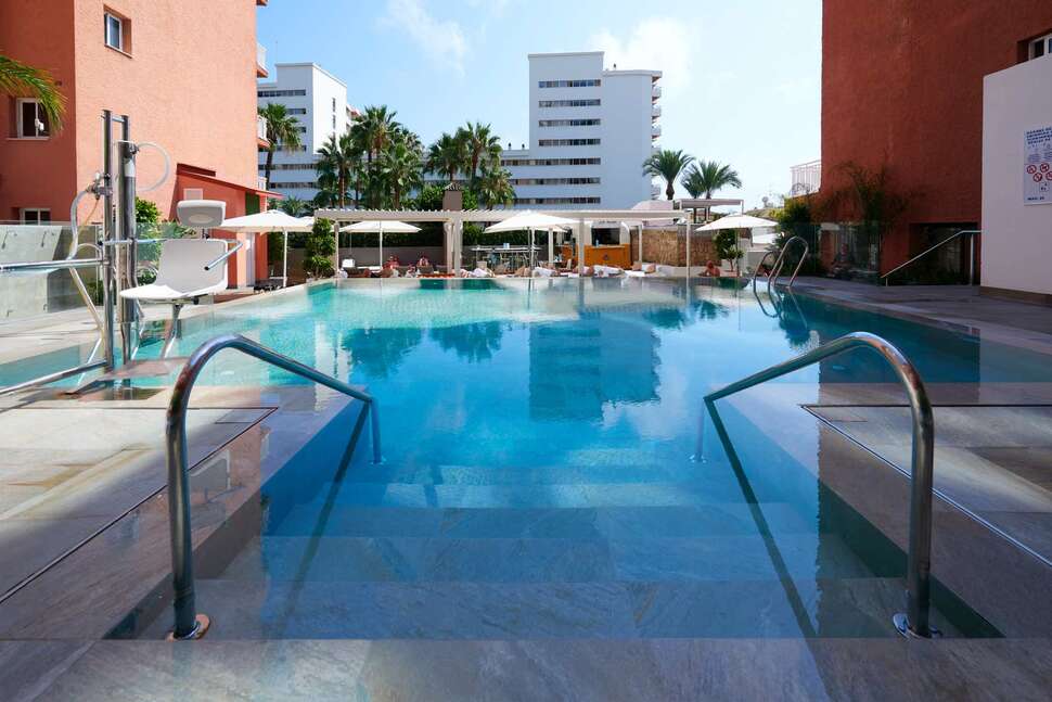 Een foto van het zwembad bij Hotel Fenix Torremolinos