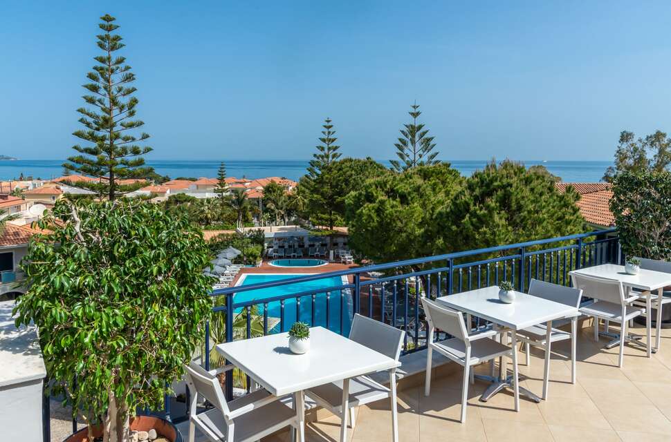 Een foto van het terras bij Contessa Hotel