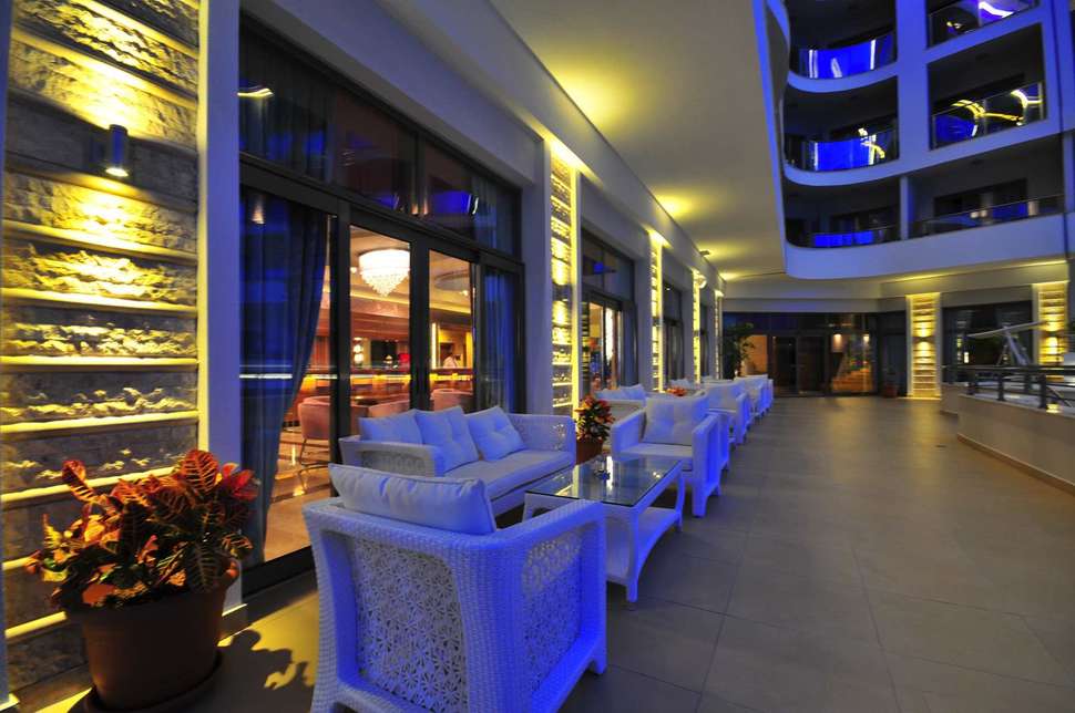Ein Foto von der Terrasse im Hotel Golden Rock Beach