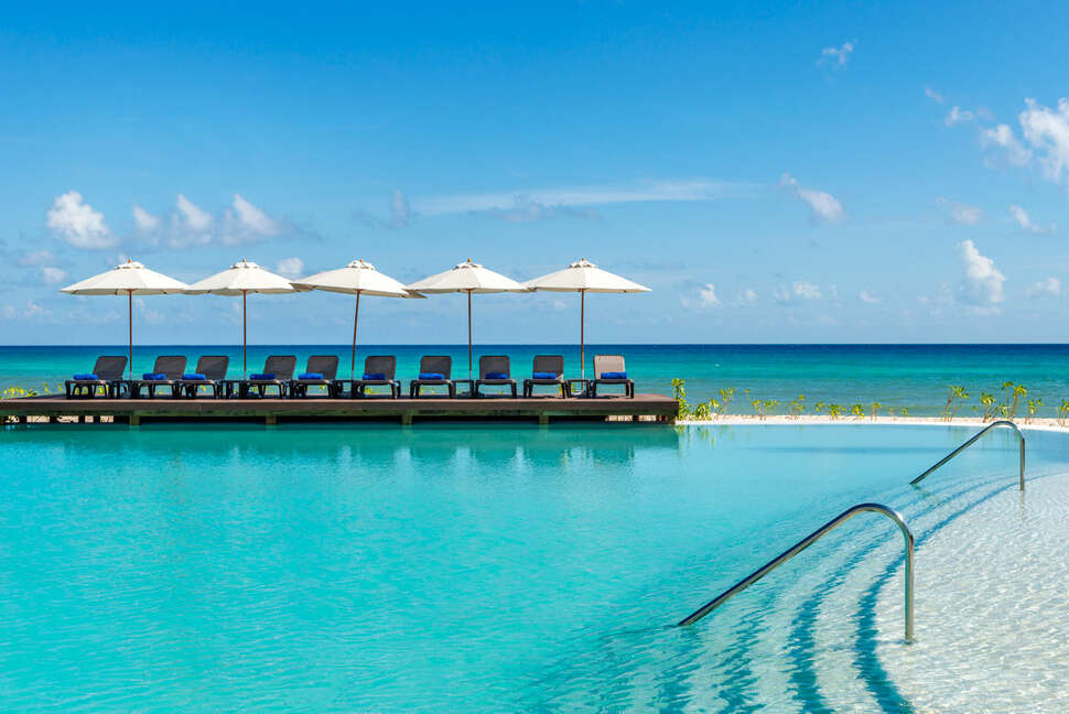 Een foto van het zwembad bij Ocean Riviera Paradise El Beso Adults Only