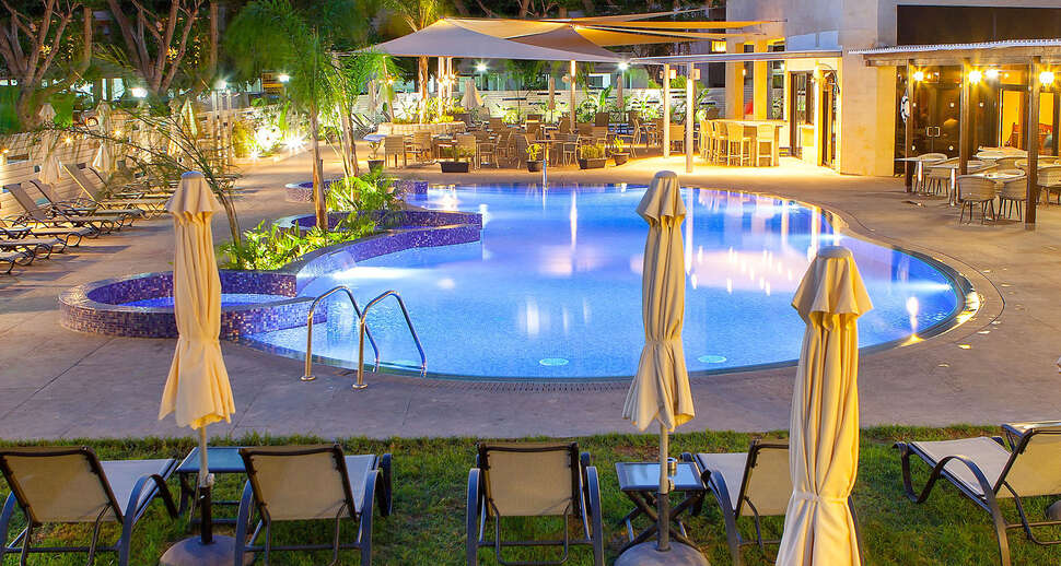 Ein Foto vom Pool im Palm Beach Resort