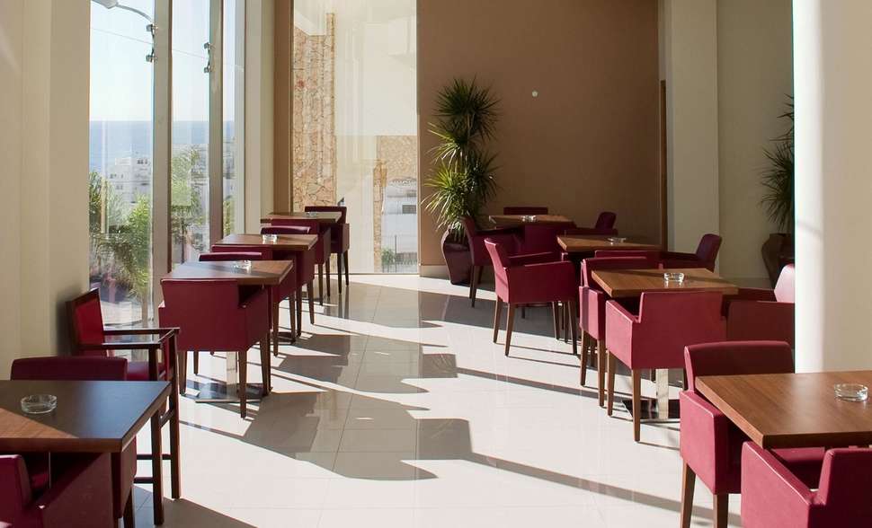 Een foto van het interieur van Cerro Mar Garden