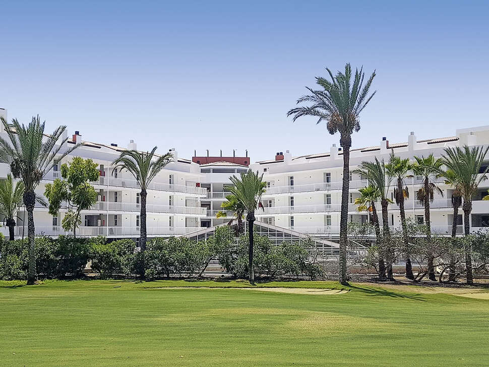 Ein Foto von der Außenansicht des Gara Suites Golf & Spa