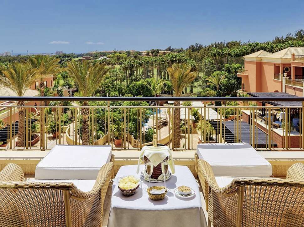 Ein Foto von der Terrasse im 1881 Tenerife Las Madrigueras Golf Hotel