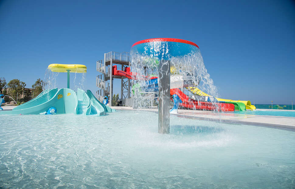 Een foto van het zwembad bij Horizon Beach Hotel