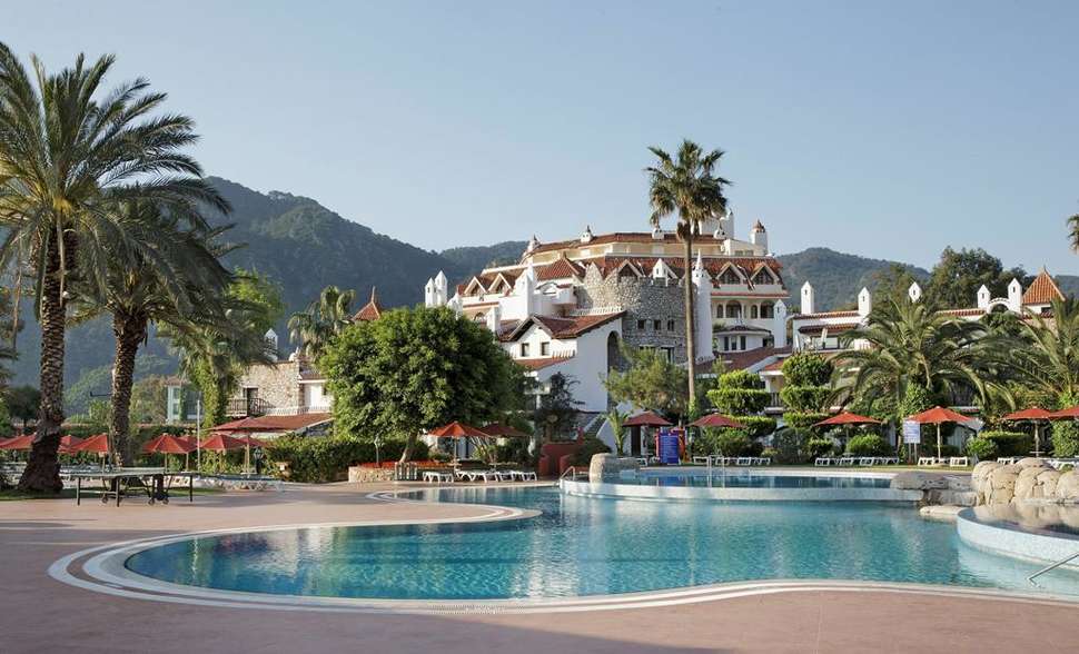 Een foto van het zwembad bij Marti Resort