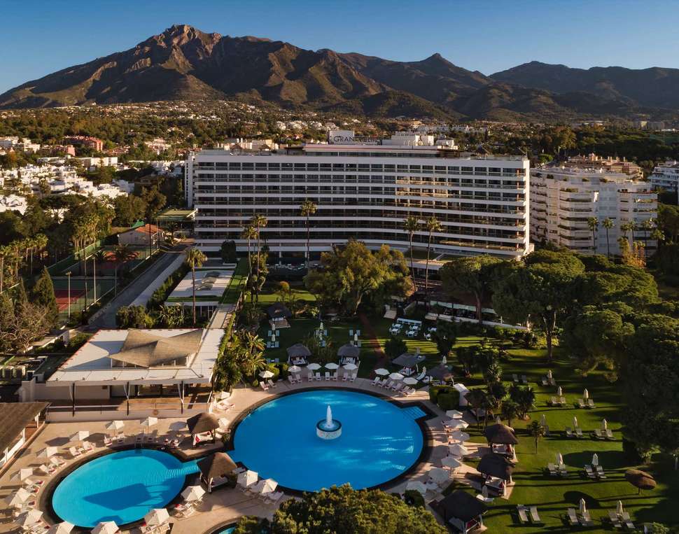 Ein Foto von der Außenansicht des Hotel Don Pepe Gran Meliá
