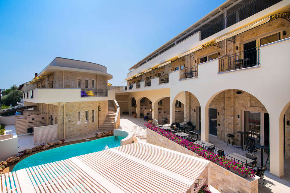 Een foto van het zwembad bij Neikos Mediterraneo Luxury Suites