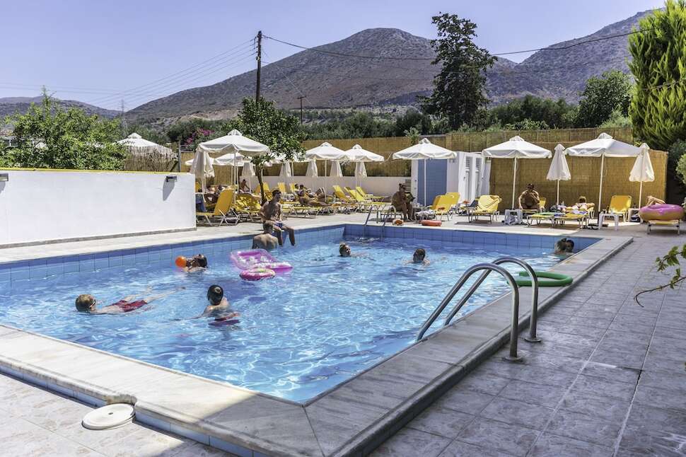 Een foto van het zwembad bij Sergios Hotel