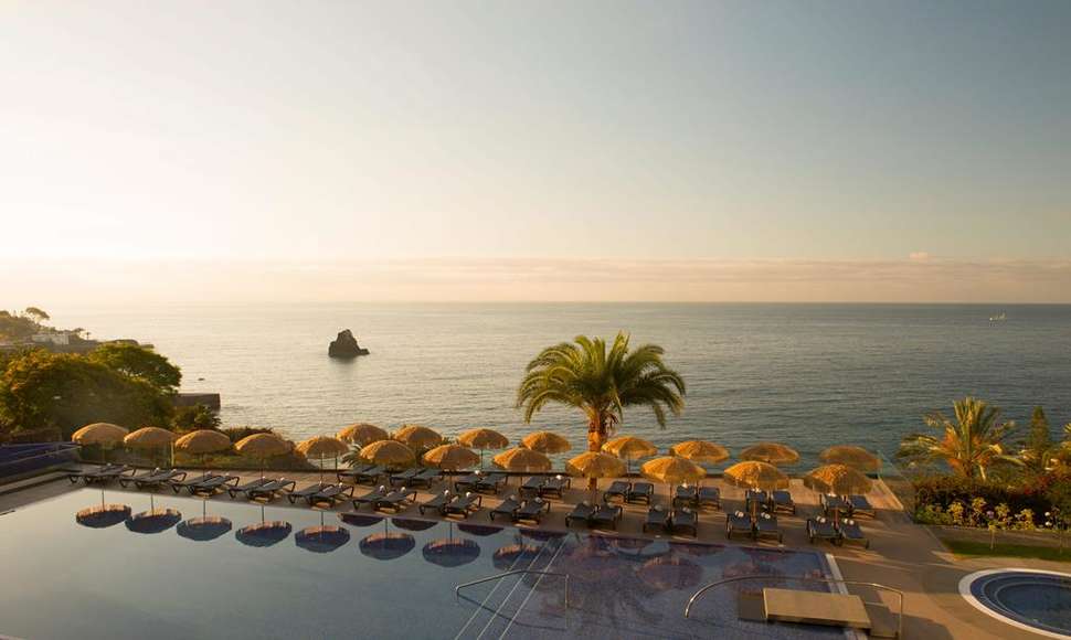 Een foto van het zwembad bij Hotel Baia Azul