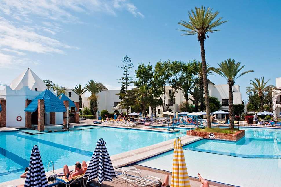 Een foto van het zwembad bij Caribbean Village Agador