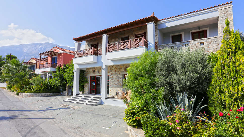 Een foto van de buitenkant van Sirena Village