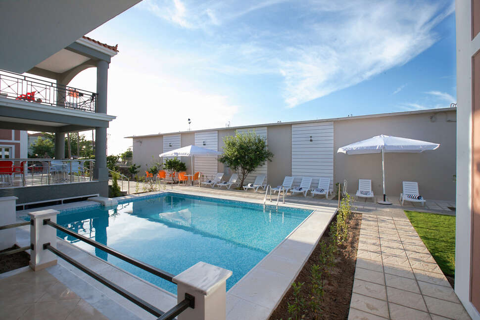 Een foto van het zwembad bij Sun & Sea Luxury Hotel